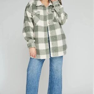 EUC Gentle Fawn Faux Sherpa Green and Cream Plaid Button Up Shacket Size XS